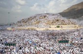 حجاج بيت الله الحرام يقفون اليوم على عرفات