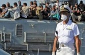 خفر السواحل الإيطالية يسيطر على سفينة تقل 450 مهاجراً