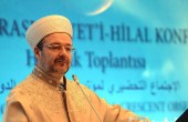 وزير الأوقاف التركي يعد بالمساهمة في بناء المساجد المدمرة بغزة