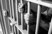 الخفش: إجراءات انتقامية وانتقائية بحق الأسرى أعادت السجون لعقود قديمة