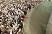 الحجاج يرمون الجمرات الـ3 في أول أيام التشريق