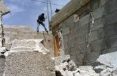 الاحتلال يجبر عائلة على هدم جزء من منزلها في القدس
