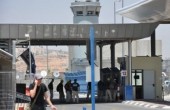 القدس... الاحتلال يطلق النار ويعتقل فتاة عند حاجز قلنديا