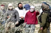 عشرات المستوطنين يهاجمون المزارعين الفلسطينيين جنوب حوارة
