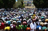 250 مواطناً من غزة يؤدون صلاة الجمعة في الأقصى