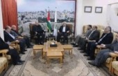 هنية يستقبل وفداً من فتح في مدينة غزة