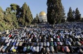 45 ألف مصلٍ بالأقصى والاحتلال يعتدي على المتظاهرين