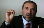 ليبرمان يدعو إلى إقصاء محمود عباس