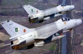 مقتل 25 مسلحا في غارات جوية باكستانية