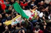 أهالي مخيم الجلزون يشيعون جثمان الشهيد فارس البايض