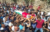 الآلاف يشيعون جثمان الشهيد قتيبة زهران في بلدته علار