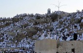 ضيوف الرحمن الحجاج يتوافدون إلى عرفات