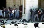 جنود الاحتلال يحاولون اقتحام الاقصى واندلاع مواجهات