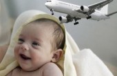 امرأة تلد توأمين على متن طائرة.. وشركة الطيران تقدم لها هدية خيالية