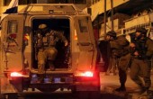 قوات الاحتلال تدهم منازل المواطنين شمال شرق الخليل وتقوم بتفتيشها
