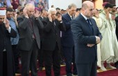 عباس يؤدي صلاة العيد في مسجد التشريفات برام الله