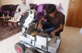 شاب فلسطيني يخترع روبوتا يعمل على الصوت