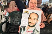 والدة الأسير محمد أبو سخا تؤكد مواصلتها للإضراب
