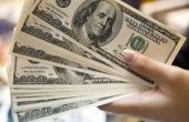 الدولار يتجه لتسجيل مكاسب سنوية رغم الصعود الوجيز لليورو