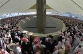 ضيوف الرحمن يواصلون رمي جمرة العقبة الكبرى في منى