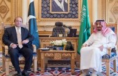 رئيس وزراء باكستان يغادر الرياض بعد مباحثات مع العاهل السعودي