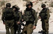 قوات الإحتلال تعتقل شابيْن فلسطينيين قرب غزة