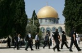 مستوطنون بقيادة الحاخامات يقتحمون باحات الأقصى المبارك