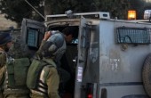 قوات الاحتلال تعتقل 5 فلسطينيين من رام الله والخليل