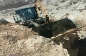 الاحتلال يواصل حفر خنادق قرب مسافر يطا بهدف عزلها