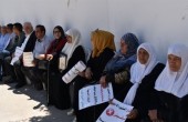 بيت لحم.. تواصل الاعتصامات أمام الصليب الأحمر رفضاً لتقليص زيارات عائلات الأسرى