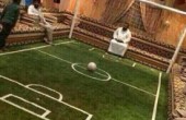 سعودي يحول مجلس منزله إلى ملعب كرة قدم