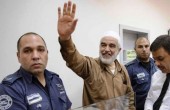 الشيخ رائد صلاح معتقل بغرفة ضيقة يعجز فيها عن الحركة