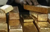 الذهب يهبط من أعلى مستوياته في 4 أسابيع