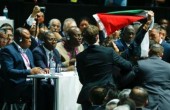 بالفيديو.. فلسطينيتان تقتحمان مقر 