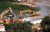 مستوطنون يجرفون مساحات من الأراضي شرق نابلس