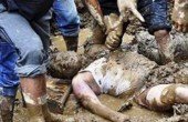 مقتل ما لا يقل عن 38 شخصا وفقدان 23 اثر انهيارات أرضية