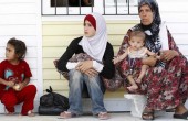 شباب إيرانيون يطلقون حملة شعبية لمساعدة اللاجئين السوريين 