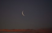 1200px-New_Moon_at_sunset.jpg