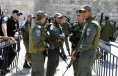 تخوفا من عمليات الطعن.. الاحتلال يبدأ توزيع دروع واقية على جنوده في الضفة