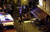 هولاند: نحو تمديد حالة الطوارئ.. الكشف عن هوية 3 من مهاجمي باريس
