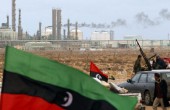 مسلحون ليبيون يسيطرون على مرافئ نفطية يرفضون التعامل مع الحكومة الجديدة