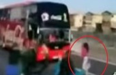 بالفيديو.. حافلة منتخب تشيلي كادت تصدم مشجعة (2)