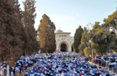 الآلاف يؤدون الصلاة في المسجد الأقصى المبارك