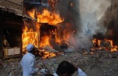 مقتل 23 شخصاً إثر انفجار قنبلة في سوق للخضار بباكستان