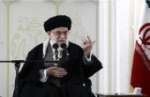 السيد خامنئي يلتقي قادة ومسؤولين في يوم الجيش الإيراني