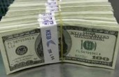 الدولار يقفز إلى أعلى مستوياته أمام اليورو خلال 11 شهرا