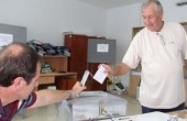 الناخبون في شمالي قبرص يدلون بأصواتهم لانتخاب رئيس جديد