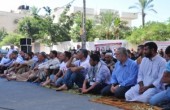 صلاة الجمعة تضامنا مع الأسرى قبالة مقر الصليب الأحمر 