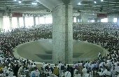 الحجاج يبدؤون التحلل من الإحرام بعد رمي جمرة العقبة الكبرى