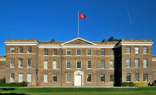 بريطانية عمرها 15 عاما تسجل للحصول على الدكتوراه 